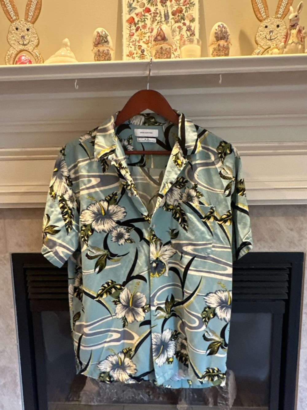 Urban Outfitters Light Blue Floral Hawaiian Short-Sleeve button down Shirt